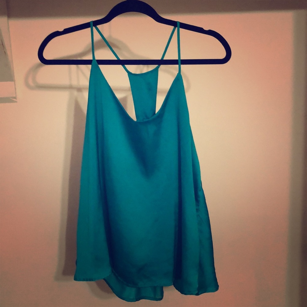 💚Beautiful silky tank💚
